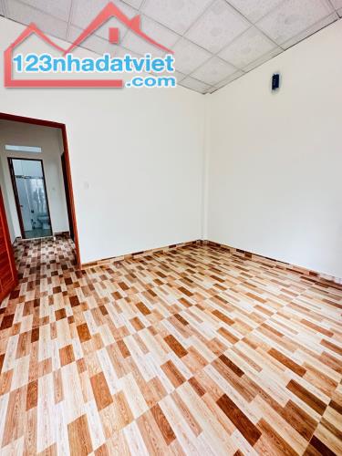 Chủ nhà cần bán gấp nhà mới, gần chợ Tân Hương, hẻm xe hơi,40m2, chỉ 3.7x tỷ, khu sầm uất - 2