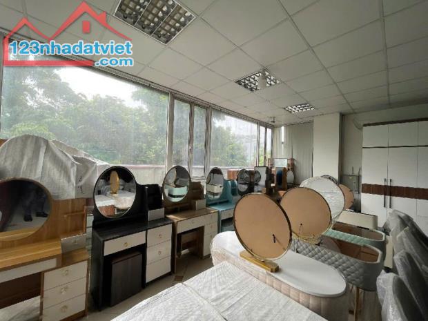 🔥 CHỦ CẦN TIỀN - BÁN GẤP NHÀ MẶT PHỐ NGÔ GIA TỰ - LONG BIÊN - 200M - CHỈ 46 TỶ 🔥 - 3