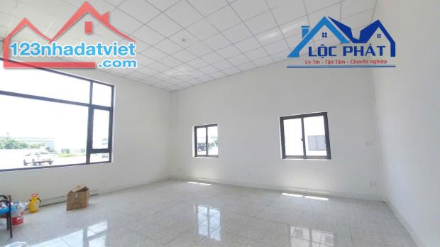 Bán nhà xưởng 40.000m2 tại khu công nghiệp Long Khánh, Đồng Nai chỉ 220 tỷ - 2