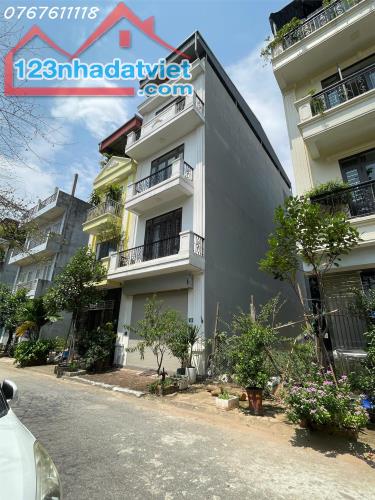 Bán nhà phân lô Thạch Bàn, ô tô tránh nhau, kd, 75m*5T, MT5.5m 11 tỷ