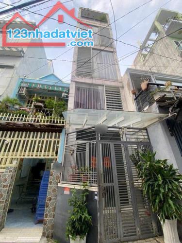 Nhà 4 lầu 3x11m Lê Quang Định 4.9 tỷ