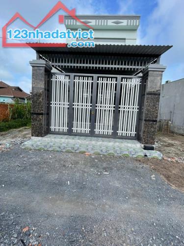 cần tiền nên bán căn nhà mới xây 126m2 ở Thị Xã Trảng Bàng - Tây Ninh.giá 600 triệu. - 1