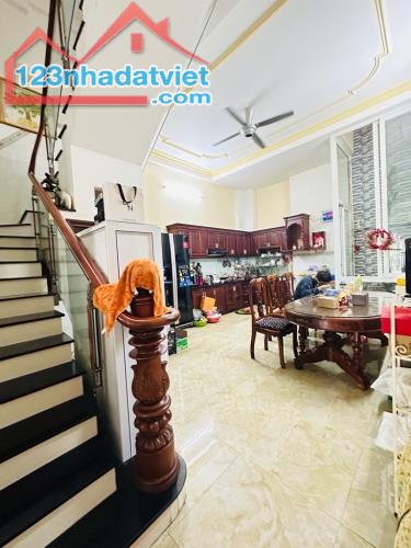 95 M2 -TỈNH LỘ 10 SÁT TÊN LỬA - ĐƯỜNG XE TẢI THÔNG - VỊ TRÍ KINH DOANH  3 TẦNG-  CHỈ HƠN 6 - 2