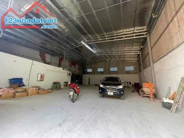 CHO THUÊ NHÀ XƯỞNG P.TRẢNG DÀI DIỆN TÍCH 370m2, ĐIỆN 3FA, V.PHÒNG ĐẦY ĐỦ.