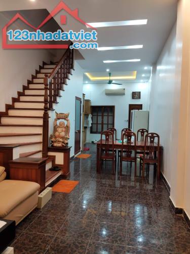 Cho thuê nhà riêng 101 Thanh NHàn – HBT, 56m x4T, 4 PN, full đồ 12.5 triệu