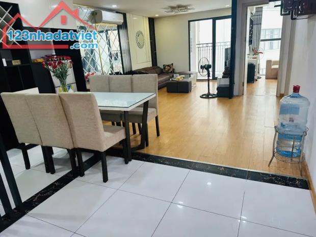 BÁN CHUNG CƯ GARDEN HILL 99 PHỐ TRẦN BÌNH, 82M2, 2 NGỦ,2WC, FULL ĐỒ CHỈ 5 TỶ