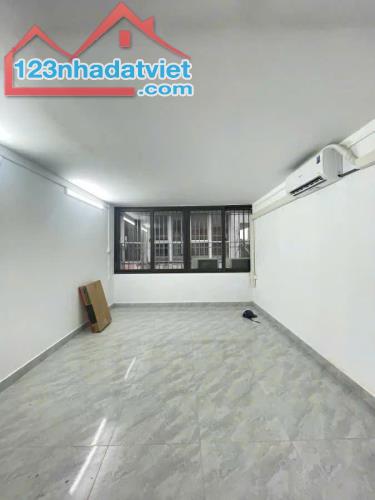 BÁN CĂN TT NGHĨA TÂN - OTO ĐỖ CHÂN CẦU THANG - DT 25/65M, TẦNG 5, GIÁ 2.6 TỶ. - 3