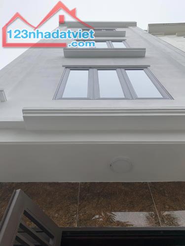 Bán Nhà Lũng Kinh Đức Giang 42m2*4Tầng. Ngõ rộng 2 thoáng trước sau 50m ra đường ôtô tránh - 1