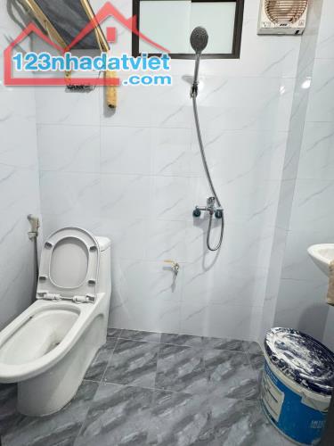 Chính chủ cần bán tập thể tầng 1 phố Khương Trung 35m2 mt 4m giá chưa tới 2 tỷ còn thương - 3