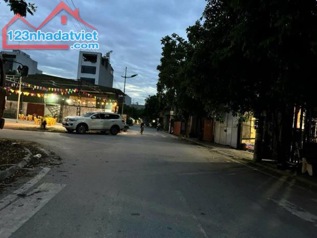 🏠BÁN CĂN góc 2 mặt tiền ..nhà 3 tầng .kinh doanh tại  🚘 Đường trc nhà 3 ô tô tránh nhau. - 1