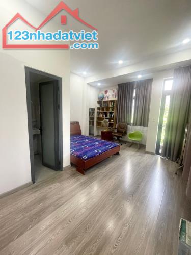 BIỆT THỰ CĂN GÓC 2 MT, 120M2, NGANG 8M, ĐƯỜNG NHỰA THOÁNG MÁT, CÓ GARA OTO, CHỈ 17 TỶ. - 4