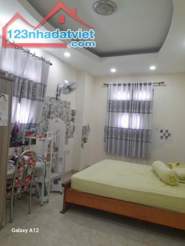 Nhà đẹp Nguyễn Văn Qùy, Q.7- 139.3m2-6PN,6 WC-HXH- Giá 17.5 tỷ - 1