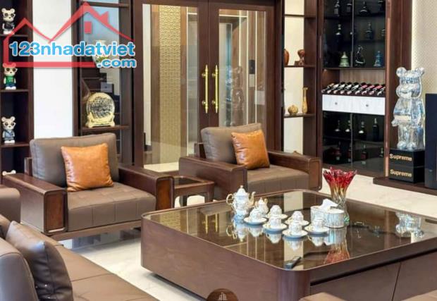 Tôi bán nhà mặt phố tây Xuân Diệu view Hồ Tây 150m2 chỉ 69.9 tỷ. LH 0989.62.6116