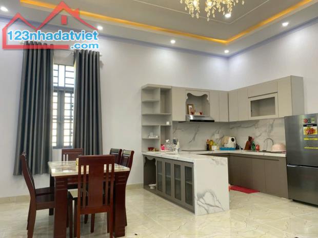 Bán nhà mới tinh 140m2, gần chợ Thạnh Phú, đường oto chỉ 1tỷ720 - 2