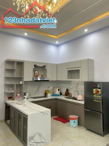 Bán nhà mới tinh 140m2, gần chợ Thạnh Phú, đường oto chỉ 1tỷ720 - 3