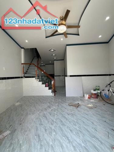 Nhà mới xây 1 lầu 1 trệt 2.1 tỷ/65 m2,3 phòng ngủ