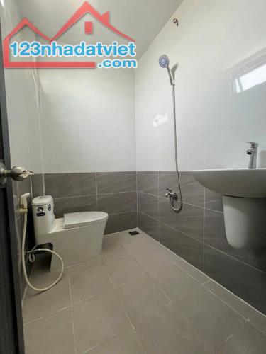 Nhà mới xây 1 lầu 1 trệt 2.1 tỷ/65 m2,3 phòng ngủ - 2