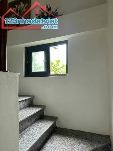 NHÀ MỚI THANG MÁY PHÚC LỢI LB 35M2 x 6T NGÕ NÔNG HÀNG XÓM BÁC VƯỢNG. 5,5TỶ - 4