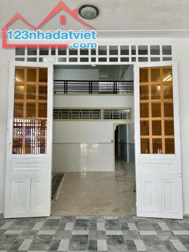 Bán nhà cấp 4 ở Phan Văn Hớn Xuân Thới Thượng 5x17 88m2 730 TRIỆU, SHR