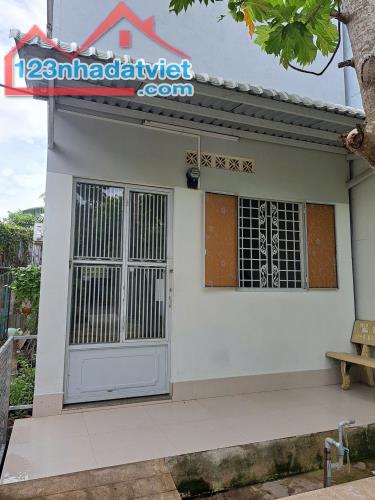 cho thuê nhà có sân vườn hẻm 132 đường 3/2 60m2 lộ ô tô giá 4tr/tháng