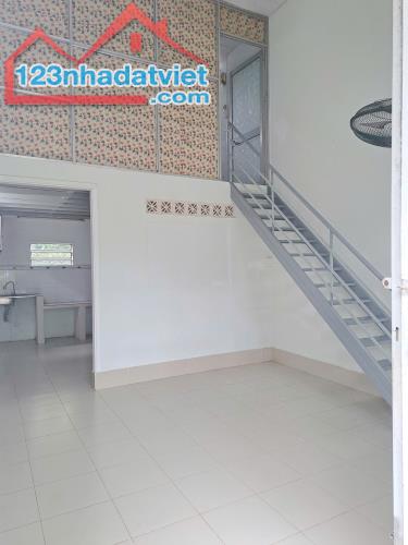 cho thuê nhà có sân vườn hẻm 132 đường 3/2 60m2 lộ ô tô giá 4tr/tháng - 3