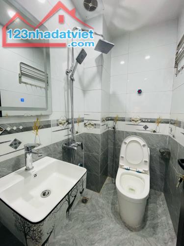 Chủ cần bán! Bán nhà Cảm Hội, 43m2, 4 tầng mới đẹp, mặt tiền 8m, nhỉnh 9 tỉ, ngõ thoáng - 2