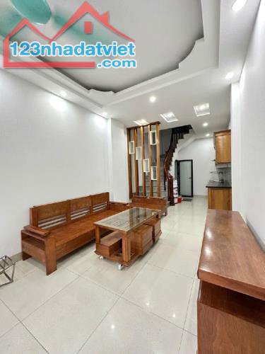 DƯƠNG NỘI -Ô TÔ ĐỖ CỬA NGÕ THÔNG+ DT 35m2 :4tầng MT 3.5 nhỉnh 5tỷ