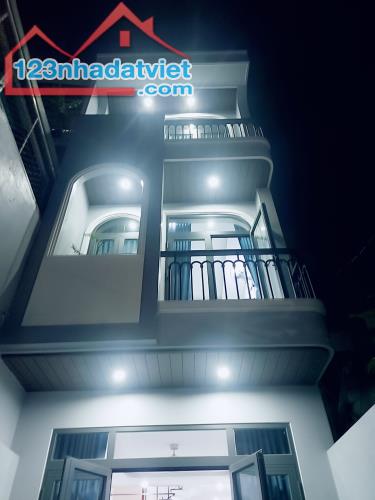 Bán nhà phạm văn bạch tân bình 4 tầng BTCT 5PN 62m2