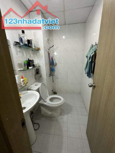 Cần bán chung cư Sài Gòn Town 83m 3PN 2WC giá 2,13 tỷ lầu cao thoáng mát