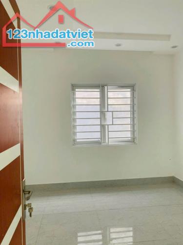 Bán Nhà 1 Trệt 2 Lầu Mặt Tiền đường Lý Văn Sâm thuộc KDC Long Châu gần trường Tam Hiệp - 3