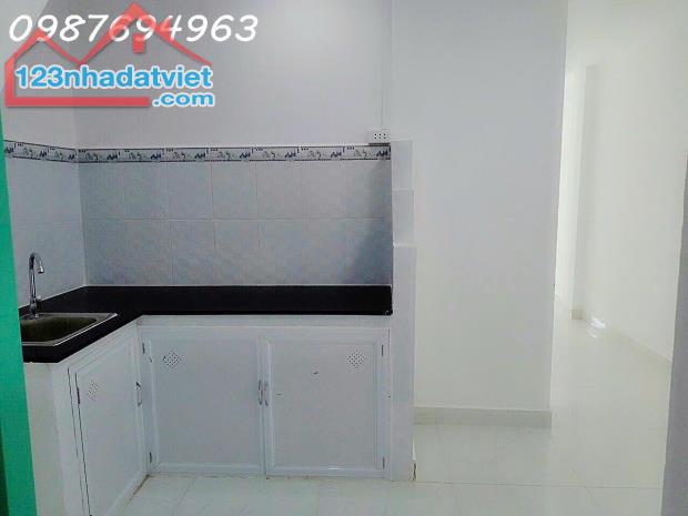 QUẬN 8, DÒNG TIỀN SẴN, 4x14M HẺM YÊN TĨNH GẦN CẦU CHÀ VÀ, THUẬN TIỆN DI CHUYỂN - GẦN QUẬN - 4