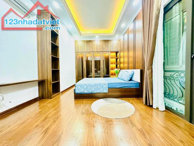 Bán Nhà Riêng Tại Đường Cầu Giấy, Nhà đẹp, Đủ Nội Thất, SĐ Chính chủ 55m2, Giá Nhỉnh 9 tỷ