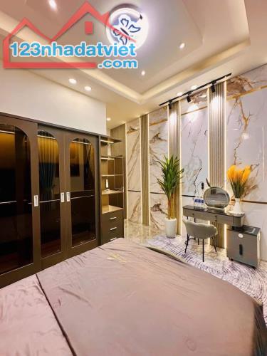 * QUẬN 5, MẶT TIỀN KD SẦM UẤT PHỐ NGUYẼN TRÃI 5Tầng (4.5X14.5), 43Tỷ - 1