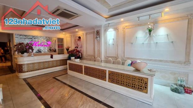 Nhà MTKD Vân Đồn dt 153.7m2 Giá 26 Tỷ liên hệ: 0976 39 68 83 Ms Trinh