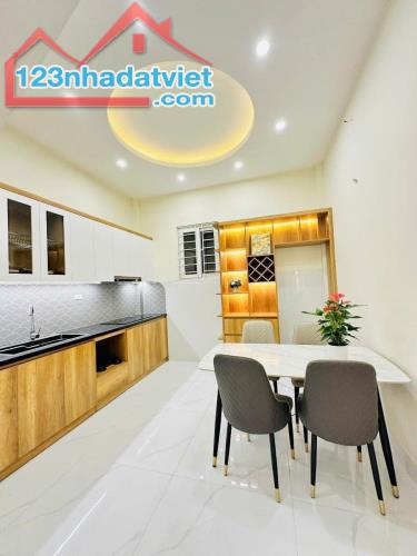 BÀN NHÀ KIM MÃ - 73M2 X 3T -8.8 TỶ-HÀNG HIẾM-NỞ HẬU-KINH DOANH SẦM UẤT - 2