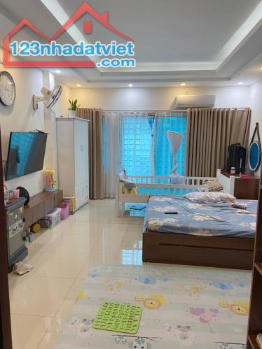 Bán Nhà Đường 70(Xuân Phương), 7 Chỗ Đỗ Cửa,Thang Máy, Lô Góc, Ngõ Thông, DT 34mx 6T. Giá - 2