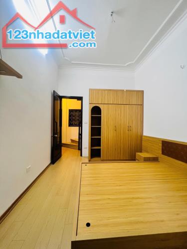 Nhà Phố Thái Hà 9 tỷ 47m2 cách mặt phố 20m lô góc - 2