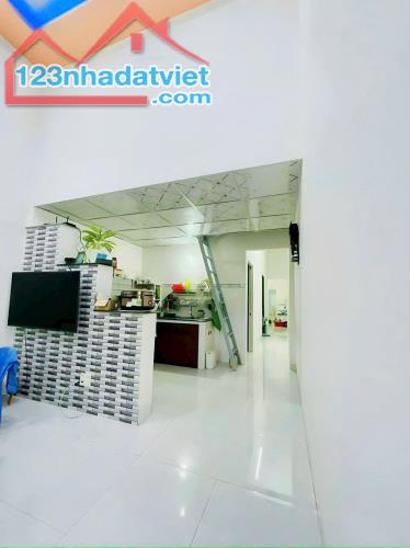 BÁN NHÀ GÁC ĐÚC NGAY BV 7B P.TÂN PHONG 65M2 ĐƯỜNG XE HƠI CHỈ 2.6 TỶ - 2