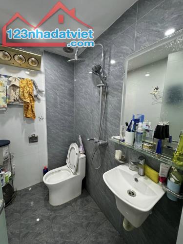 BÁN NHÀ TRUNG PHỤNG ĐỐNG ĐA 35m2 5T Mt 5m GIÁ 5.6 TỶ NGÕ THÔNG 2 THOÁNG KINH DOANH. - 5