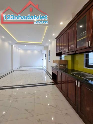 Bán nhà Thạch Bàn, Long Biên. 20m ra mặt ô tô tránh. 39m x 5T 5.1 tỷ. Lh 0965858116. - 1