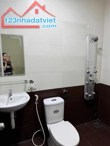 Bán nhà - (4 x 11m2)- 3 tầng - 3PN- Ô TÔ ĐẬU CỬA - GẦN BIỂN - VĨNH HÒA - NHA TRANG. 2ty850 - 5