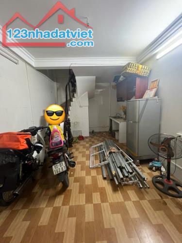 Bán nhà 21m x 4 tầng phố Tân Mai, ngõ thông , ở luôn , Giá 3 tỷ 300