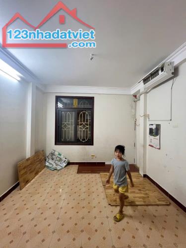 Bán nhà 21m x 4 tầng phố Tân Mai, ngõ thông , ở luôn , Giá 3 tỷ 300 - 1