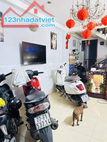 Nhà CMT8 quận 3 DT 50m2 ,5 tầng hẻm thông nhỉnh 8ty - 1