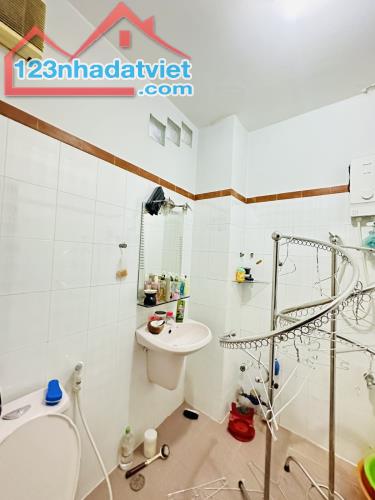 Nhà CMT8 quận 3 DT 50m2 ,5 tầng hẻm thông nhỉnh 8ty - 4