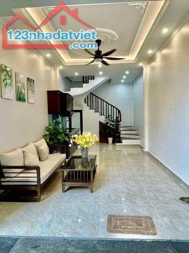 Bán nhà Tân Xuân - 50m2 - ô tô đỗ cửa - ngõ rộng 3m - nhà đẹp ở luôn chỉ 6 tỷ.