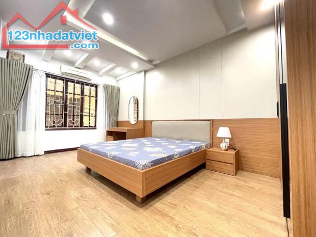 Phố Lý Nam Đế hơn 13 tỷ 45m2 ô tô đỗ cổng 5 ngủ cho thuê 20tr/tháng hộ khẩu Hoàn Kiếm - 2