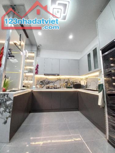 Nhà Cổ Nhuế- dân xây vững chắc- 40m2- 5 tỷ 2 - 1