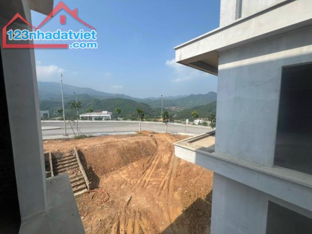 Bán Biệt thự xây thô - Lâm Sơn, Hoà Bình. 1000m2; 4 tầng; MT 20m; giá 19.5 tỷ   💎