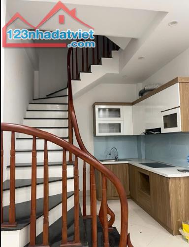 (Hot) Nhà mới, đẹp lunh linh, phố Yên Hòa, Cầu Giấy 30m2, 5T, giá 6 tỷ, ô tô đỗ cổng.